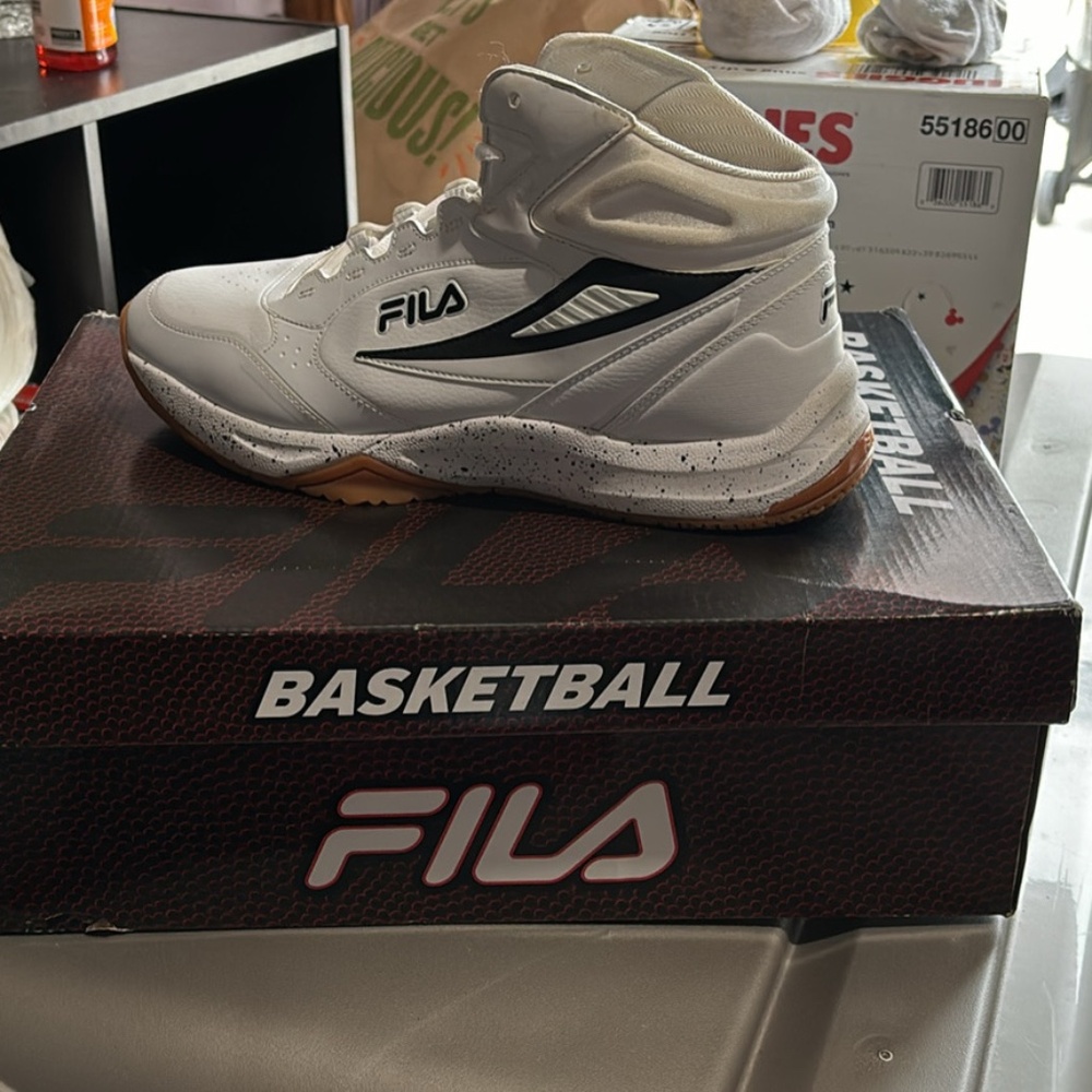Men’s Fila Basketball shoes Sz 10